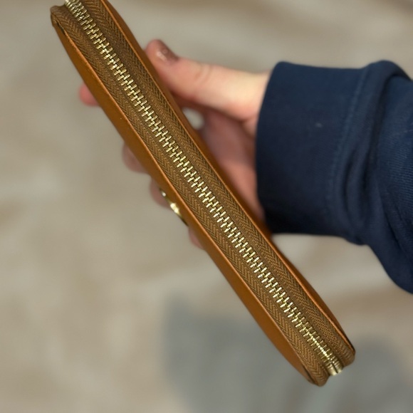 Tory Burch Tan Leather Zip Wallet - Picture 4 of 9